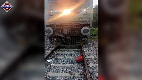 An LPG cylinder was found on the rail tracks near Perambur Railway Station in Kanpur
