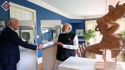 US hands over 297 stolen Indian antiquities