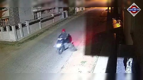 Man Orders iPhone With Cash On Delivery Option, Kills Courier Boy After Receiving It