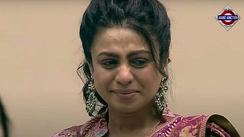 Actor Manasi Parekh in tears while receiving Best Actress National award