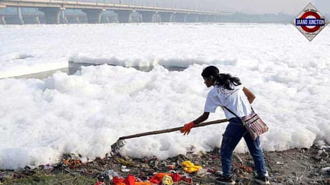 Toxic foam accumulation in the Yamuna