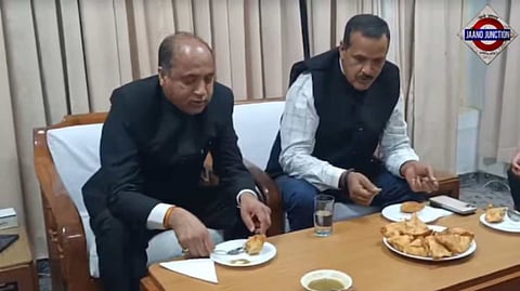 Himachal Pradesh BJP leader Jairam Thakur organises a samosa party with BJP workers in Mandi on Friday.