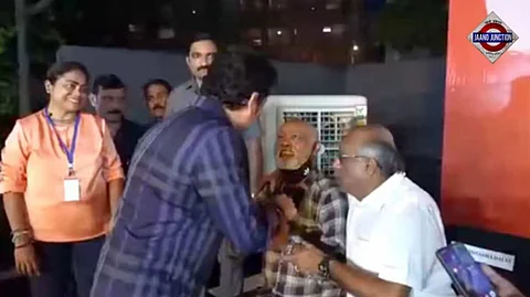 Vinod Kambli meets Sachin Tendulkar during an event