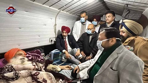 Veteran farmer leader Jagjit Singh Dallewal, who is fast-unto-death, being checked by doctors