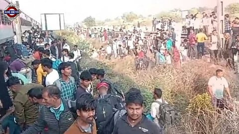 Passengers pulled emergency chain, jumped off train due to fire scare.