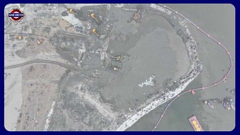 A total of16,000 workers labored for 80 days to create 26 hectares of new land at Sangam Ghat.