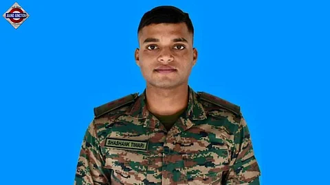 Lieutenant Tiwari jumped into water and rescued Agniveer.