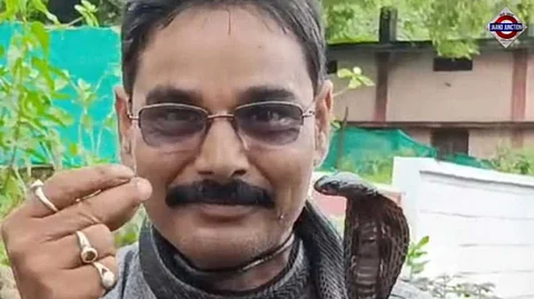 Madhya Pradesh man rides bike with cobra wrapped around neck, dies of snakebite
