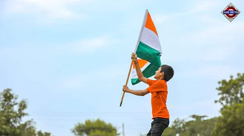 National Flag Day 2025: तीन रंग, एक संदेश – शांति, समृद्धि और बलिदान