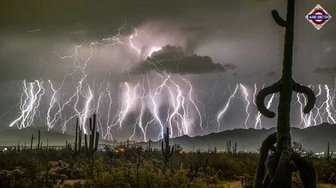 WORLD RECORD: USA records the world's longest 'Megaflash' spanning 829 km!