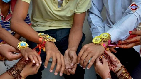 क्या है राखी बांधने का शुभ मुहूर्त? ध्यान दें, कहीं आप भद्र काल में तो नहीं मना रहे रक्षाबंधन? | Rakshabandhan 2025