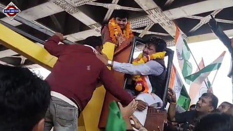A video of Satna MP slapping the crane operator has gone viral on social media platforms.