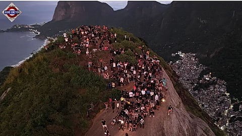 200 tourists trapped on Rio de Janeiro mountain.