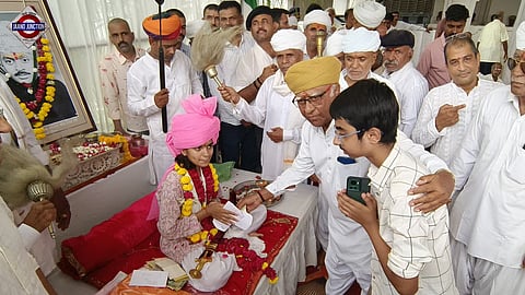As part of the ritual, Vedic chants were recited as Tejaswi sat through the proceedings.