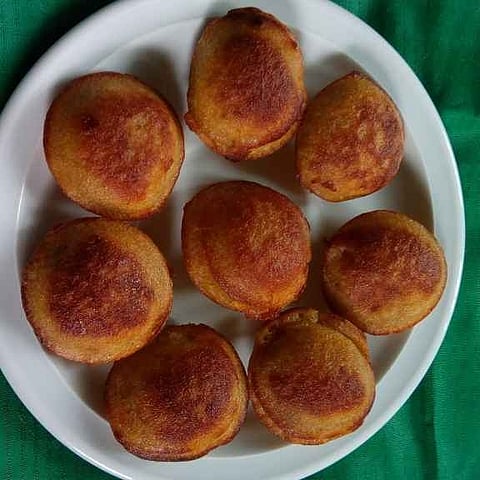 கம்பு மாவு கருப்பட்டி முக்குழி பணியாரம்