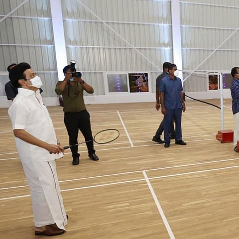 உதயநிதியுடன் இறகு பந்து விளையாடிய முதல்வர் மு.க.ஸ்டாலின்!