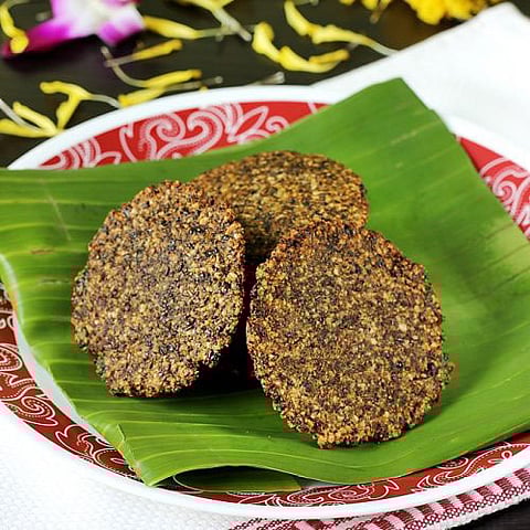 தோல் கருப்பு உளுந்து வடை