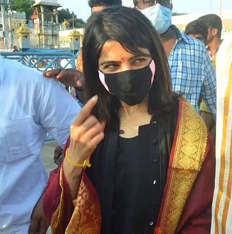 கோயில்ல வச்சு இப்படி கேட்கலாமா? கோபப்பட்ட சமந்தா!