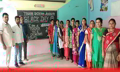 கரும்பலகையைத் தொட்ட கரங்கள் கல் சுமக்கும் கரங்களாகலாமா?