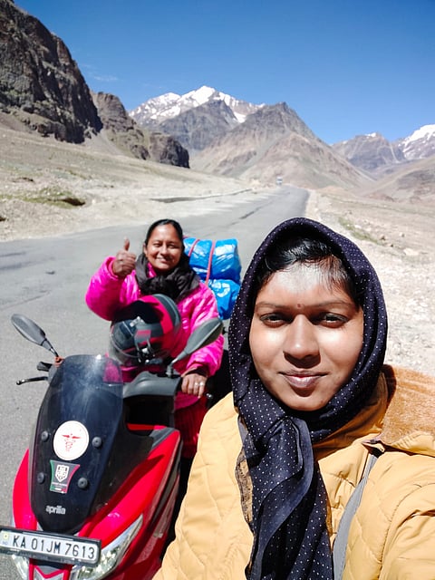 இரண்டு பெண்கள் – 27 நாட்கள் –  8000 கிலோ மீட்டர்கள் –  ஸ்கூட்டர் பயணம்