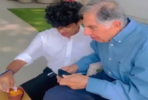 84- வது பிறந்தநாள்: சின்னஞ்சிறு கேக் வெட்டி கொண்டாடிய ரத்தன் டாடா!