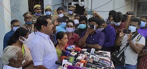 தமிழக சட்டமன்றத்தில் நீட் விலக்கு மசோதா: எதிர்ப்பு தெரிவித்து பாஜக உறுப்பினர்கள் வெளிநடப்பு!