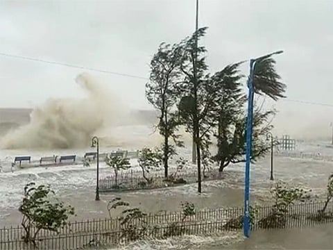 வங்கக் கடலில் அசானி புயல்: நாளை கரையை கடக்கும் என வானிலை ஆய்வு மையம் தகவல்!