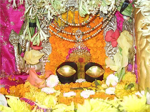 நேத்ர நாயகியாக அருளும் நைனா தேவி!