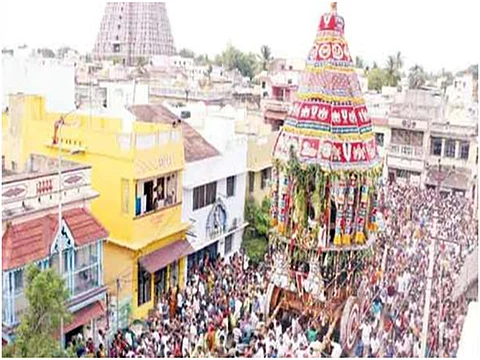 ஸ்ரீரங்கம் சித்திரை திருவிழா: ரங்கா ரங்கா கோஷத்துடன் தேர் ஊர்வலம்!