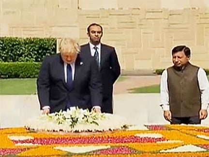 பிரிட்டன் பிரதமர் போரிஸ் ஜான்சன் காந்தி நினைவிடத்தில் மரியாதை!