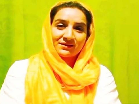 காஷ்மீரில் டிக்டாக் பெண் பிரபலம் சுட்டு கொலை; தீவிரவாதிகள் கைவரிசை!