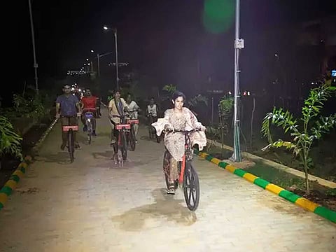 சென்னை சைக்கிள் பேரணி; பிரேக் இல்லாத சைக்கிள் ஓட்டிய மேயர் பிரியா!