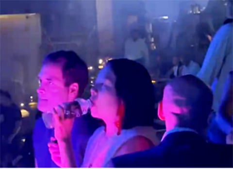 ராகுல் காந்தியுடன் இரவு விருந்தில் கலந்து கொண்ட பெண்; பரபரப்பு போட்டோ!