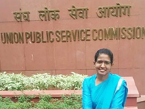 தற்கொலை செய்த விவசாயி: அவர் மகள் ஐஏஎஸ் பரிட்சையில் தேர்ச்சி!