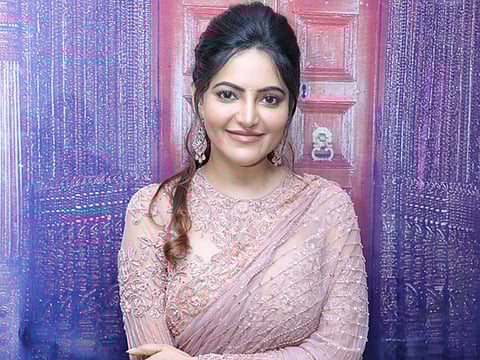 அழகு -துணிவு –அதுல்யா!