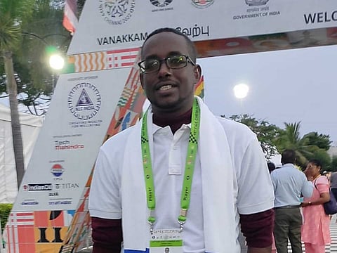 வேட்டி கட்டி அசத்திய வெளிநாட்டு செஸ் வீரர்!