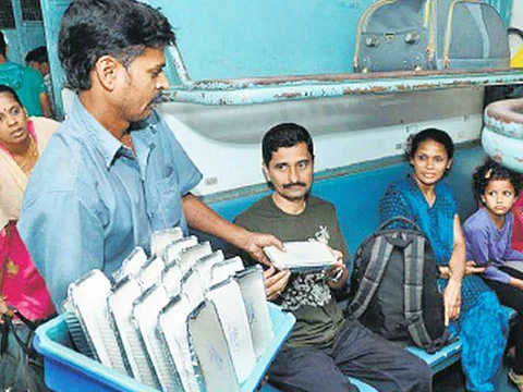 வாட்ஸப் மூலம் உணவு சேவை; ரயில்வேயில் புதிய அறிமுகம்!