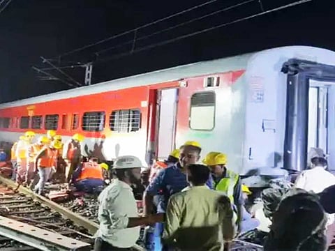 2 ரயில்கள் நேருக்கு நேர் மோதல்: பயணிகள் படுகாயம்!