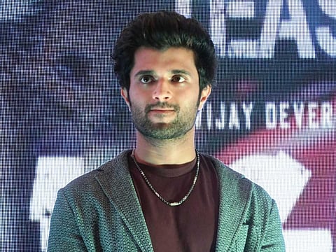 ஹீரோயினுக்கு தமிழ் கற்று தந்த விஜய் தேவரகொண்டா!