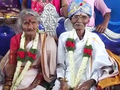 நூறு வயது தம்பதி!