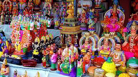 சின்ன சின்ன பொம்மை… சீருடைய பொம்மை