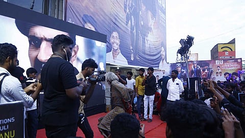 தனுஷ் இரட்டை வேடப் படம்; நானே வருவேன்!