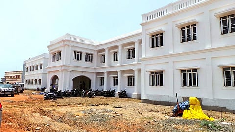 நீதிமன்றம்