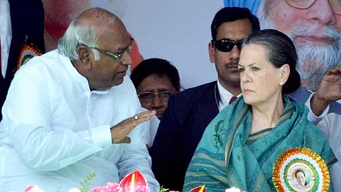 மல்லிகார்ஜூன கார்கே - சோனியா காந்தி