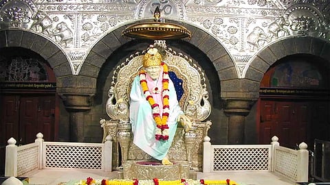 பக்தர்களை ஈர்க்கும் பாபா