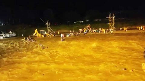 ஜல்பைகுரி ஆற்றில்