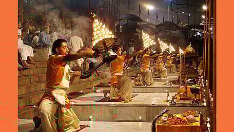 எந்தப் பக்கத்திலிருந்தும் ஓவர் டேக் செய்யலாம். நினைத்த இடத்தில் சாலையை கடக்கலாம்.