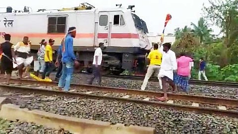 ரயில் மறியல்