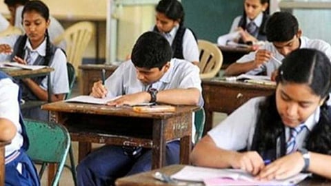 சிபிஎஸ்இ ப்ளஸ் –டூ மாணவர்களே.. இதை நம்பாதீங்க!