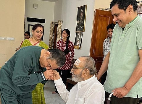 தலை குனிந்து வணங்கிய கமல்!